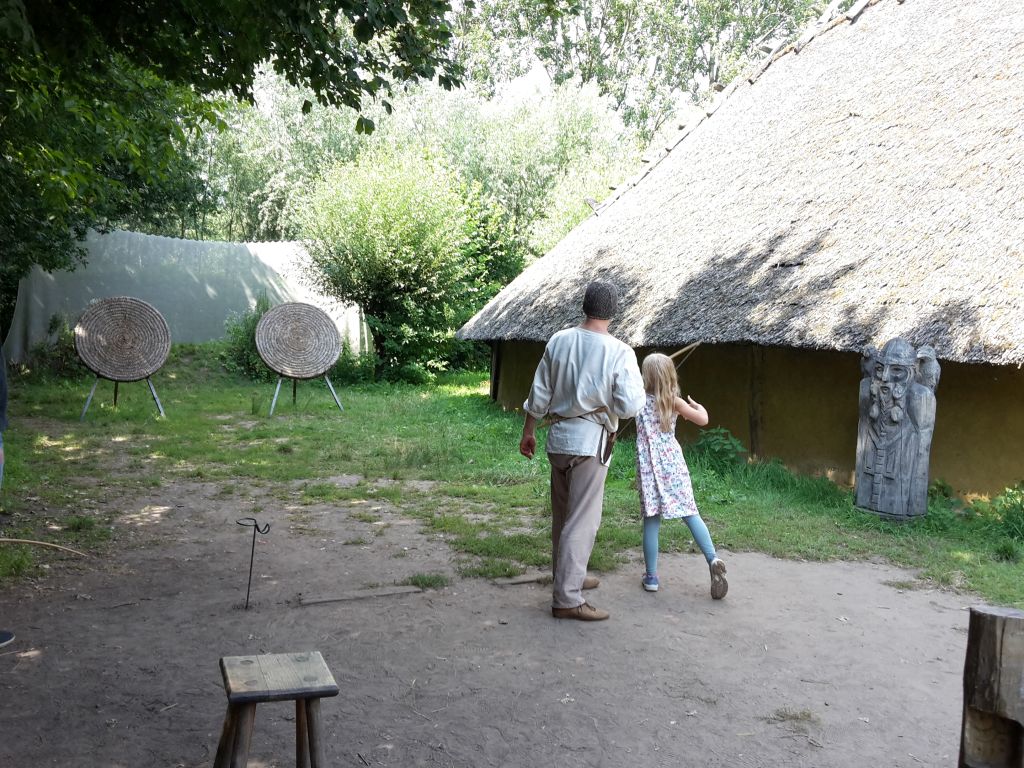 Bogenschießen im preHistorisch Dorp